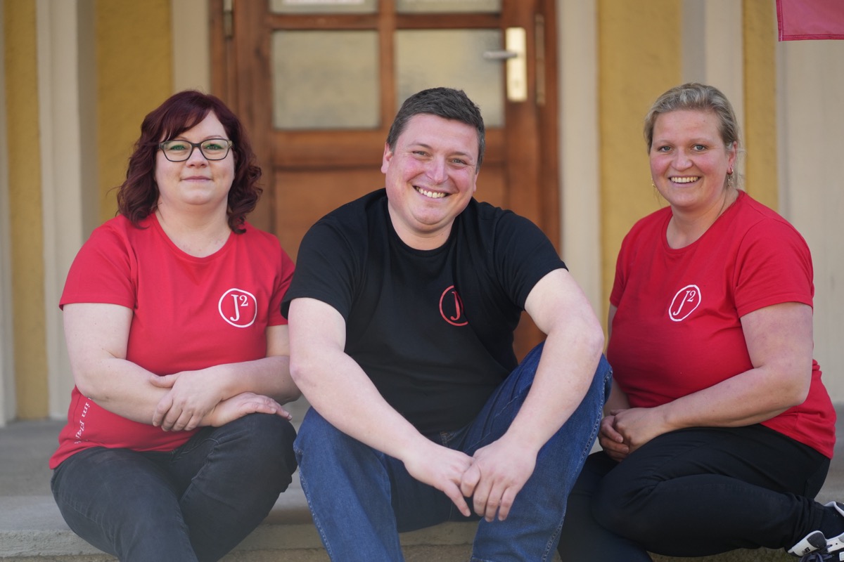 Pflegeteam im Gespräch mit Angehörigen